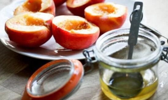 Mask with aloe juice and peach oil